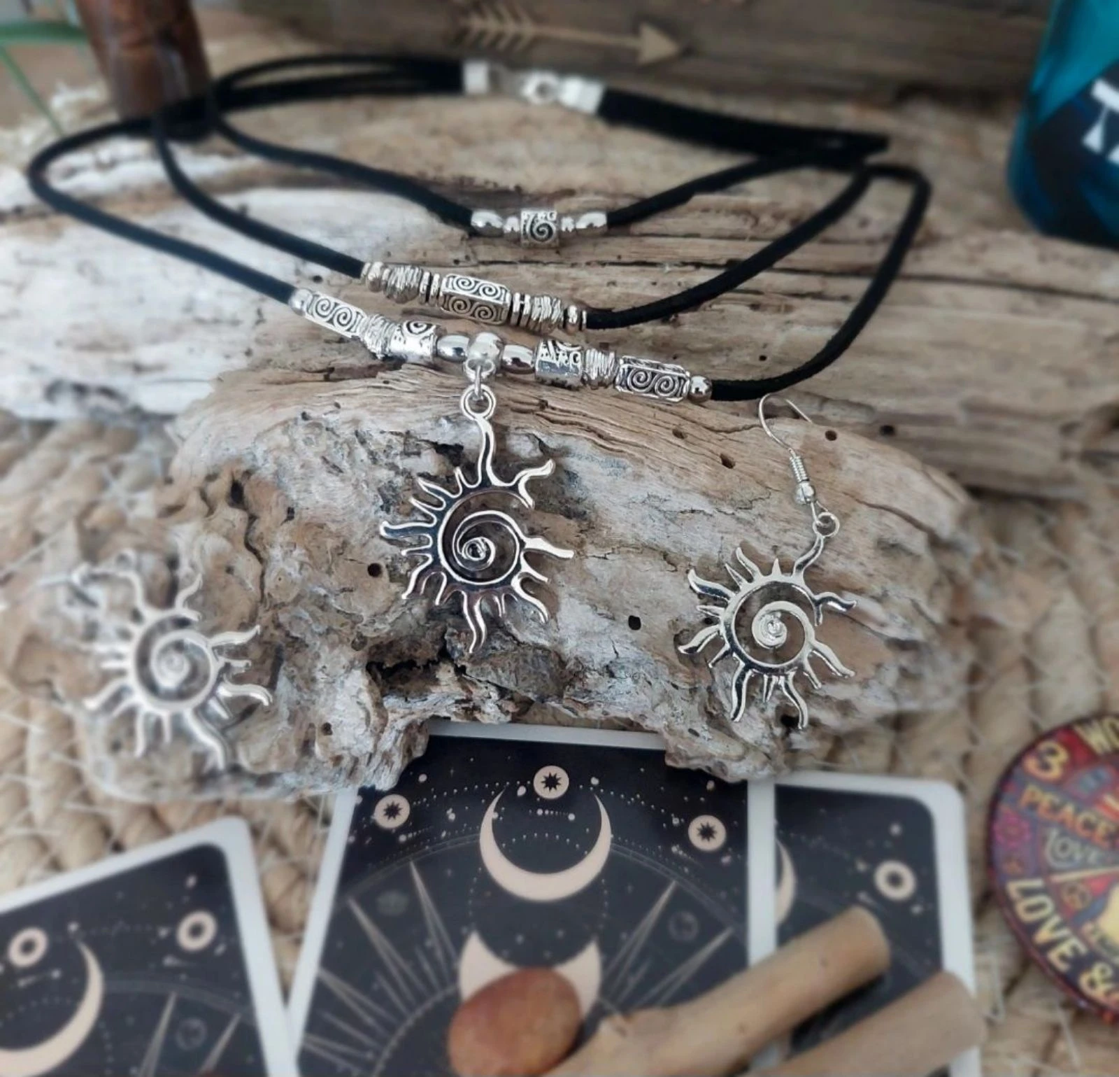Parure boho místico triple filas, magnífico sol loco en espiral, negro – photo 3